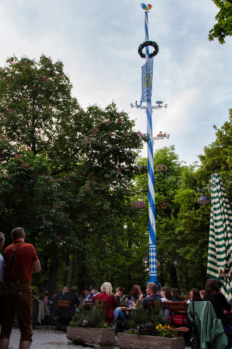 Augustiner Keller Biergarten - der Maibaum
