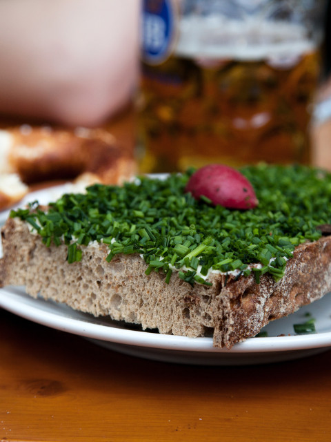 Schnittlauchbrot im Biergarten am Muffatwerk