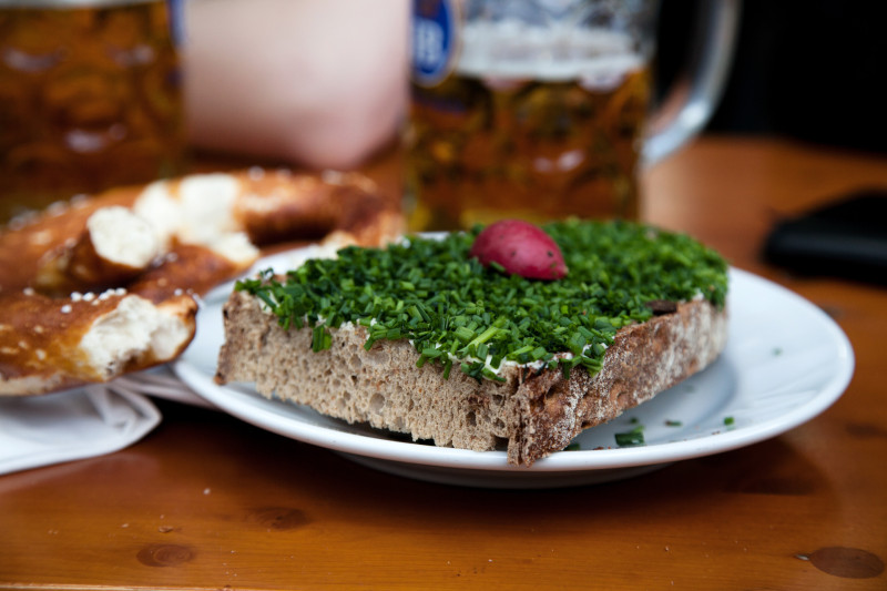 Schnittlauchbrot im Biergarten am Muffatwerk