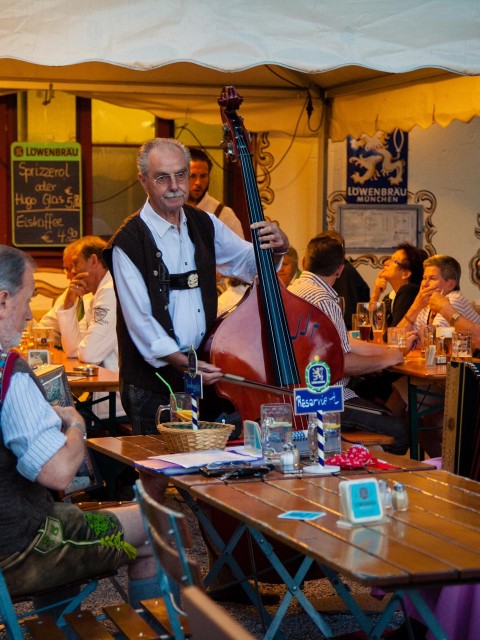 Schlösselgarten mit Livemusik